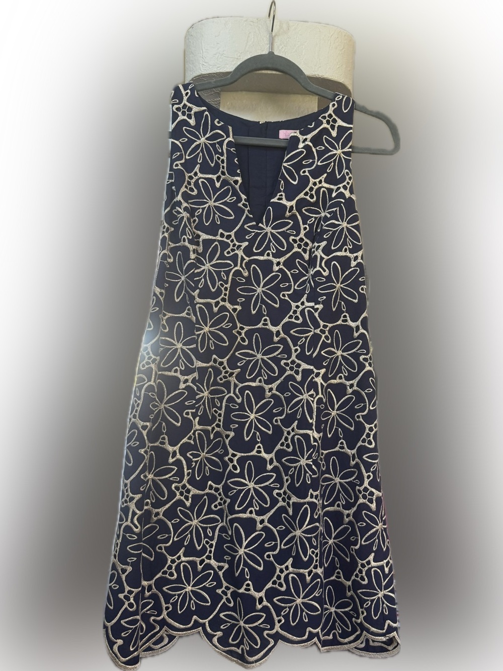 Lilly Pulitzer Navy, Gold, eyelet Floral sleeveless dress, scalloped bottom s10